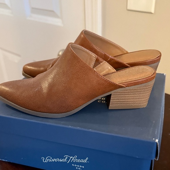 Universal Thread Tan Leather Mules - Picture 2 of 3